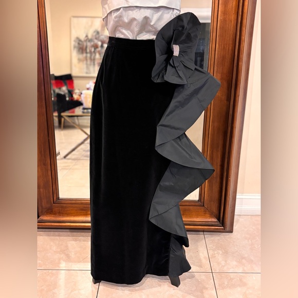 Florence Paris Dresses & Skirts - Vintage Black Rosette Waterfall-Ruffle Velvet Skirt. Size 46 US Large
